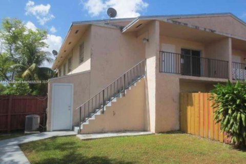 Copropriété à vendre à Miami, Floride: 2 chambres, 101.82 m2 № 1878614 - photo 2