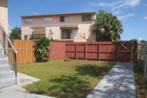 Copropriété à vendre à Miami, Floride: 2 chambres, 101.82 m2 № 1878614 - photo 1