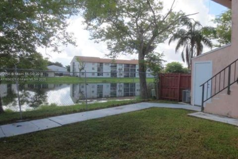 Copropriété à vendre à Miami, Floride: 2 chambres, 101.82 m2 № 1878614 - photo 9