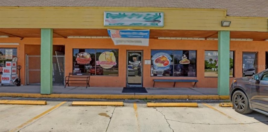 Commercial property in Cocoa, Florida 111.48 sq.m. № 2213378
