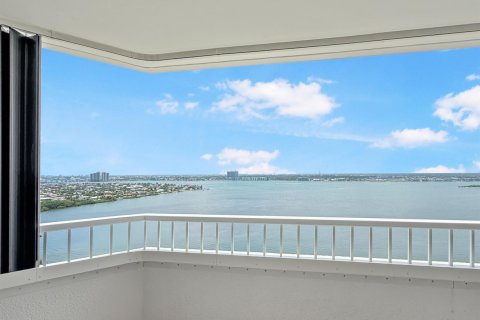 Copropriété à louer à Riviera Beach, Floride: 2 chambres, 167.6 m2 № 2240548 - photo 9