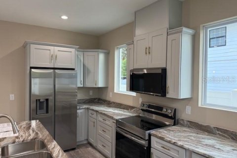 Propiedad comercial en venta en Tampa, Florida, 6 dormitorios, 353.03 m2 № 2222278 - foto 24