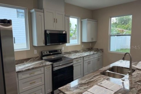 Propiedad comercial en venta en Tampa, Florida, 6 dormitorios, 353.03 m2 № 2222278 - foto 23