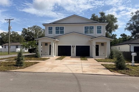Propiedad comercial en Tampa, Florida 6 dormitorios, 353.03 m2 № 2222278