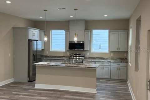 Propiedad comercial en venta en Tampa, Florida, 6 dormitorios, 353.03 m2 № 2222278 - foto 5