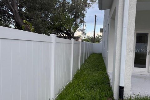 Propiedad comercial en venta en Tampa, Florida, 6 dormitorios, 353.03 m2 № 2222278 - foto 25