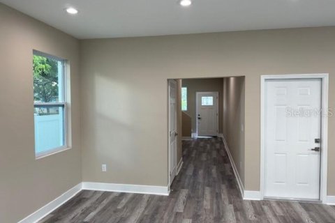 Propiedad comercial en venta en Tampa, Florida, 6 dormitorios, 353.03 m2 № 2222278 - foto 26
