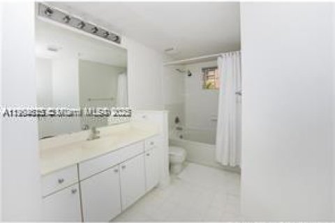 Copropriété à louer à Sunny Isles Beach, Floride: 1 chambre, 66.43 m2 № 1964348 - photo 12