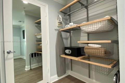 Apartment in Sweetwater, Florida 2 bedrooms № 1994286 - photo 21