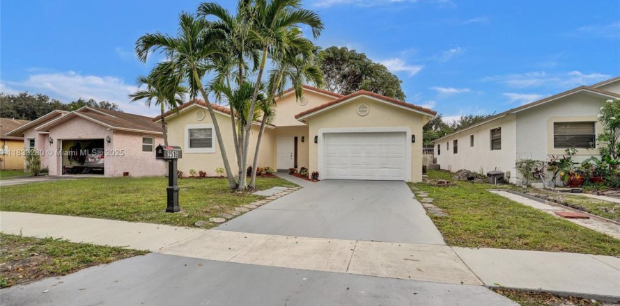 Casa en Hollywood, Florida 3 dormitorios, 132.76 m2 № 1811372