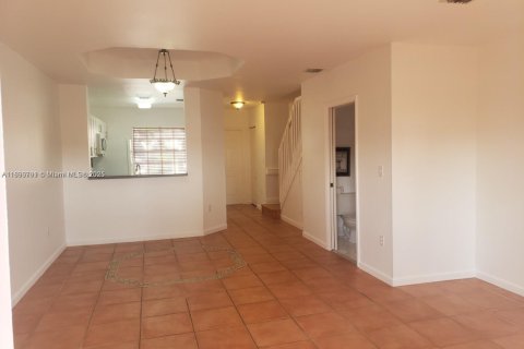 Townhouse in Miami, Florida 3 bedrooms, 106.84 sq.m. № 1945777 - photo 7
