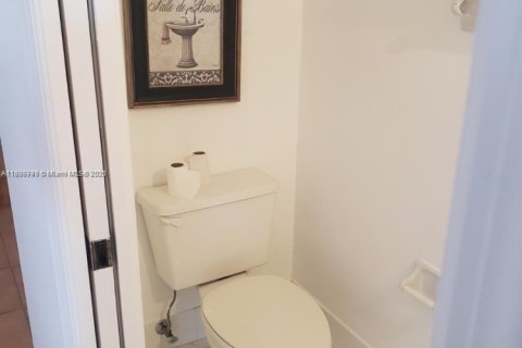 Townhouse in Miami, Florida 3 bedrooms, 106.84 sq.m. № 1945777 - photo 12