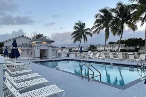 Townhouse in Miami, Florida 3 bedrooms, 106.84 sq.m. № 1945777 - photo 3
