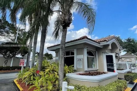 Townhouse in Miami, Florida 3 bedrooms, 106.84 sq.m. № 1945777 - photo 4
