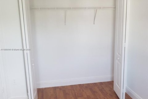 Townhouse in Miami, Florida 3 bedrooms, 106.84 sq.m. № 1945777 - photo 16