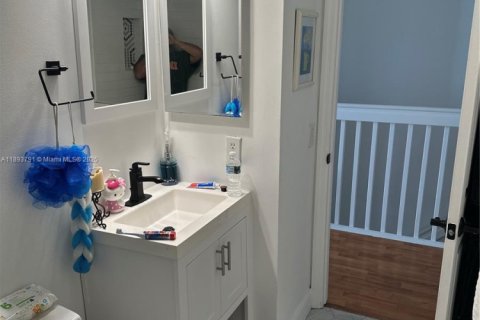 Townhouse in Miami, Florida 3 bedrooms, 106.84 sq.m. № 1945777 - photo 8