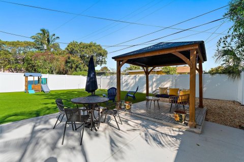 Casa en alquiler en West Palm Beach, Florida, 4 dormitorios, 157.93 m2 № 2087815 - foto 2