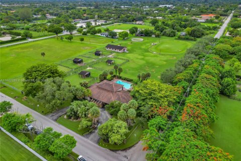 Terreno en venta en Miami, Florida № 1938498 - foto 3