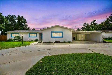 Casa en Crystal River, Florida 5 dormitorios, 262.82 m2 № 2337328
