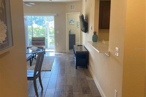 Condo in Wesley Chapel, Florida, 3 bedrooms  № 1411190 - photo 4