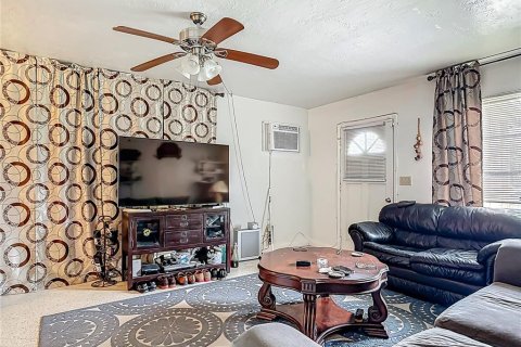 Casa en venta en Deltona, Florida, 2 dormitorios, 68.84 m2 № 1843894 - foto 9