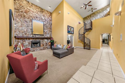 House in Altamonte Springs, Florida 5 bedrooms, 531.68 sq.m. № 1300973 - photo 4