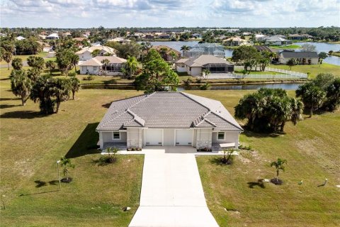 Propiedad comercial en venta en Punta Gorda, Florida, 6 dormitorios, 232.26 m2 № 2118706 - foto 2