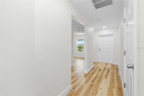 Propiedad comercial en venta en Punta Gorda, Florida, 6 dormitorios, 232.26 m2 № 2118706 - foto 11