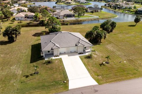 Propiedad comercial en venta en Punta Gorda, Florida, 6 dormitorios, 232.26 m2 № 2118706 - foto 3