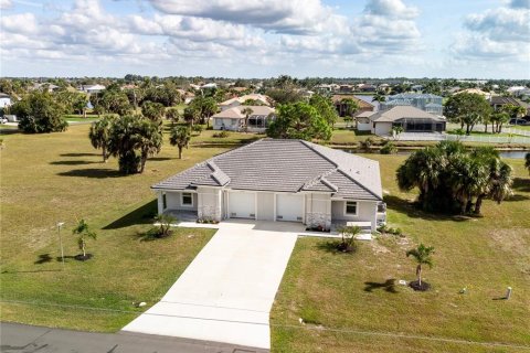 Commercial property in Punta Gorda, Florida 6 bedrooms, 232.26 sq.m. № 2118706