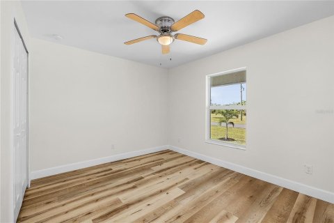 Propiedad comercial en venta en Punta Gorda, Florida, 6 dormitorios, 232.26 m2 № 2118706 - foto 7