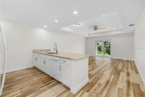 Propiedad comercial en venta en Punta Gorda, Florida, 6 dormitorios, 232.26 m2 № 2118706 - foto 12