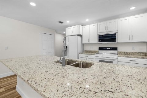 Propiedad comercial en venta en Punta Gorda, Florida, 6 dormitorios, 232.26 m2 № 2118706 - foto 16