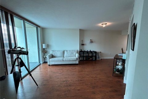 Condominio en venta en Miami, Florida, 1 dormitorio, 61.04 m2 № 1888897 - foto 1