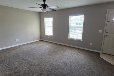 Villa ou maison à louer à Ocala, Floride: 3 chambres, 100.98 m2 № 2431027 - photo 2