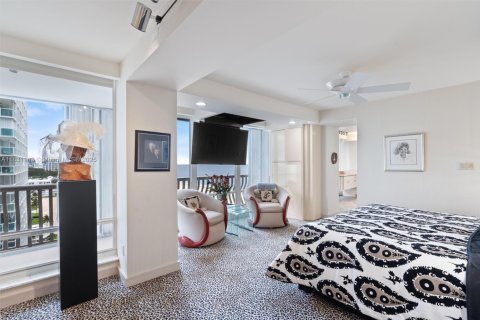 Condominio en venta en Fort Lauderdale, Florida, 4 dormitorios, 338.54 m2 № 1940129 - foto 26