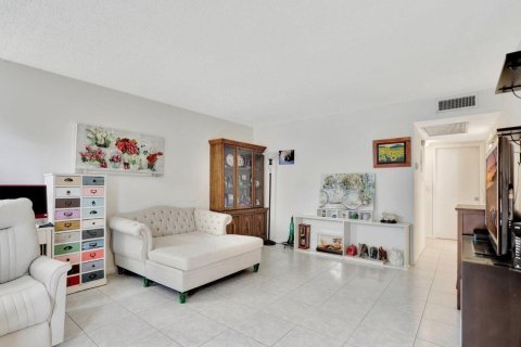 Condo in Deerfield Beach, Florida, 2 bedrooms № 2253867 - photo 4