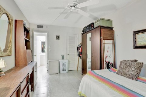 Condo in Deerfield Beach, Florida, 2 bedrooms № 2253867 - photo 15