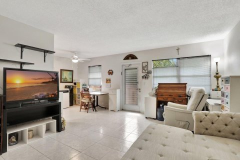 Condo in Deerfield Beach, Florida, 2 bedrooms № 2253867 - photo 6