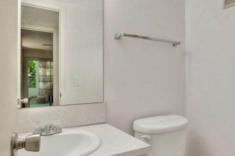 Condo in Deerfield Beach, Florida, 2 bedrooms № 2253867 - photo 18