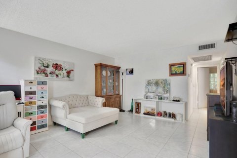Condo in Deerfield Beach, Florida, 2 bedrooms № 2253867 - photo 5