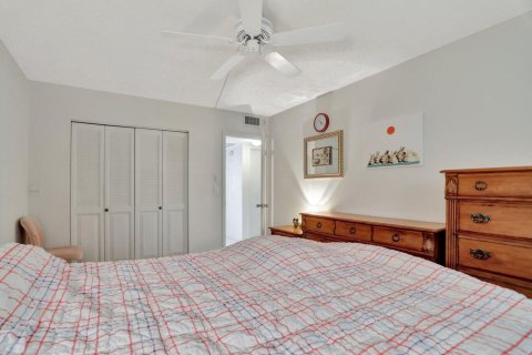 Condo in Deerfield Beach, Florida, 2 bedrooms № 2253867 - photo 13