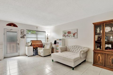 Condo in Deerfield Beach, Florida, 2 bedrooms № 2253867 - photo 2
