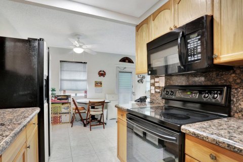 Condo in Deerfield Beach, Florida, 2 bedrooms № 2253867 - photo 11