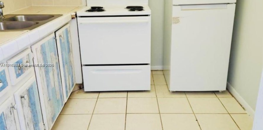 Condo in West Palm Beach, Florida, 1 bedroom № 2082516