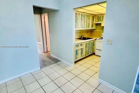Condo in West Palm Beach, Florida, 1 bedroom № 2082516 - photo 5
