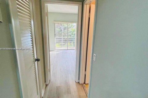 Condo in West Palm Beach, Florida, 1 bedroom № 2082516 - photo 6