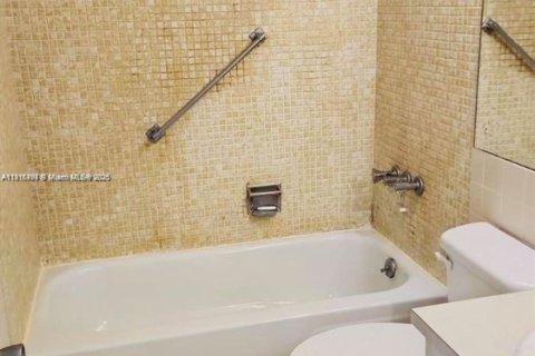 Condo in West Palm Beach, Florida, 1 bedroom № 2082516 - photo 7