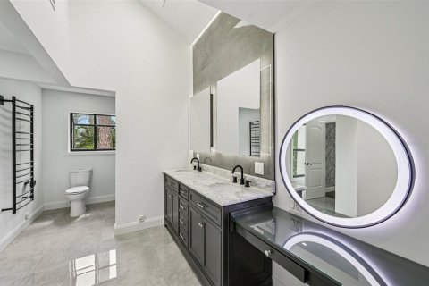 House in Sarasota, Florida 4 bedrooms, 288.37 sq.m. № 1905739 - photo 22