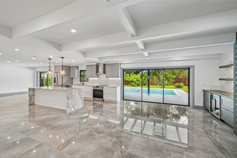 House in Sarasota, Florida 4 bedrooms, 288.37 sq.m. № 1905739 - photo 9